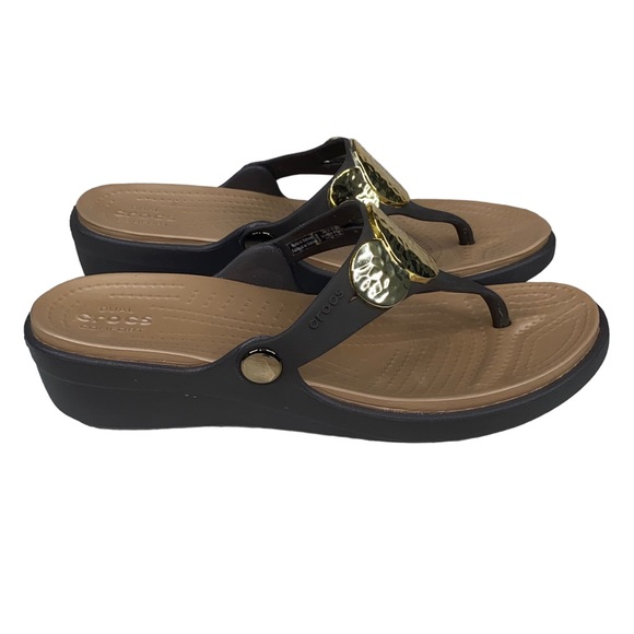 CROCS Shoes - Crocs Women’s Brown Tan Sanrah Comfort Sandal US 7